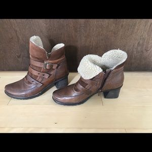 earth brand brown leather booties